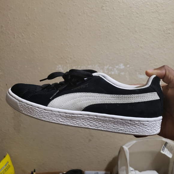 2 pair of pumas both are size 7 - Picture 3 of 7